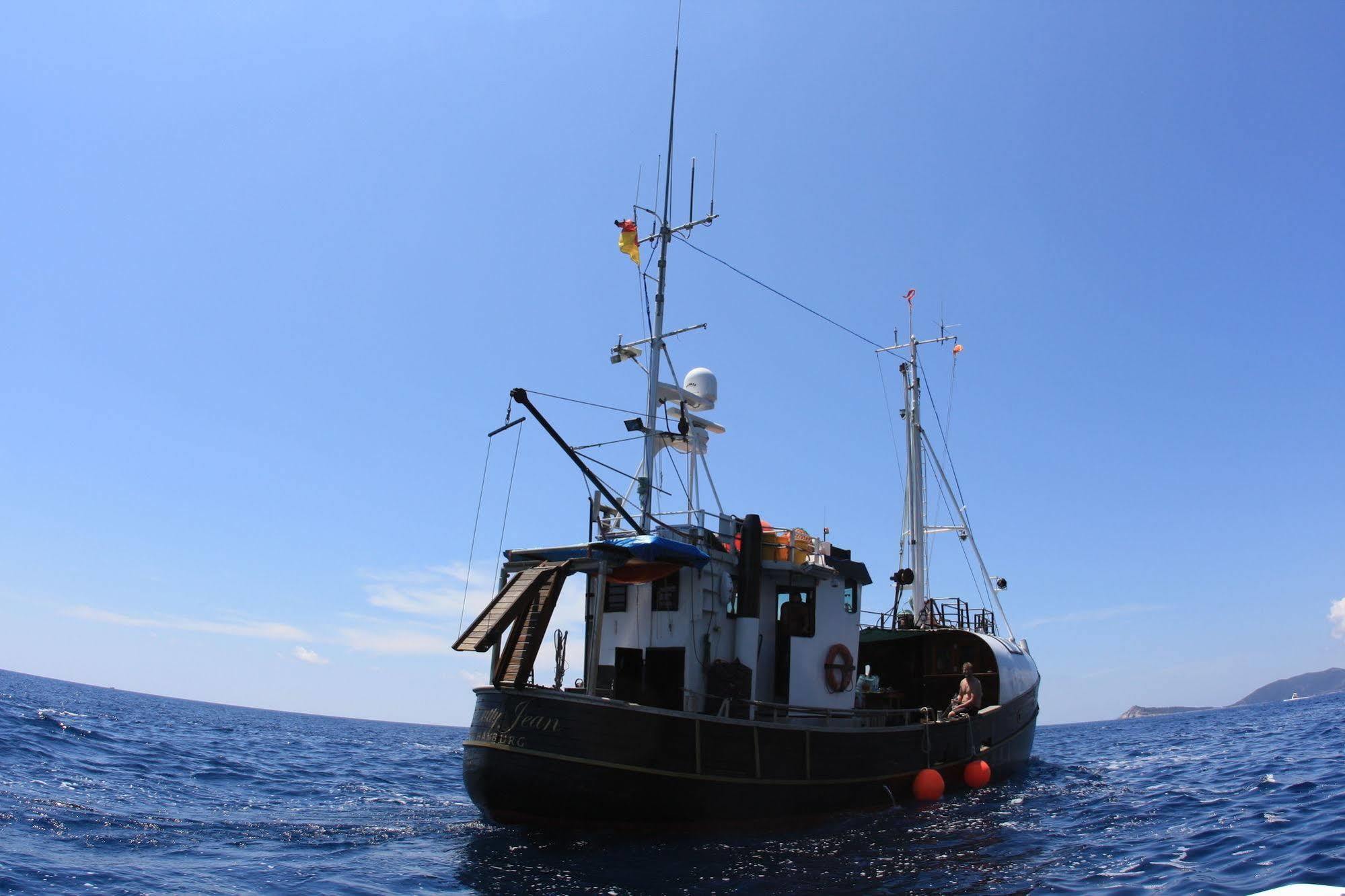 Boat Ms Cutty Jean Hotel Sliema Ngoại thất bức ảnh